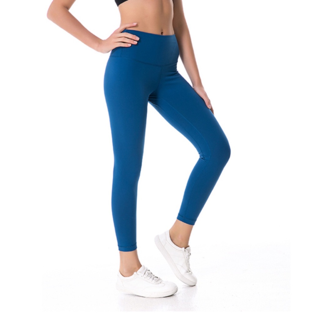 NWT 7/8 Yoga Pant